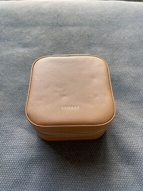 Samara Bags "The Jewelry Box" in Beige